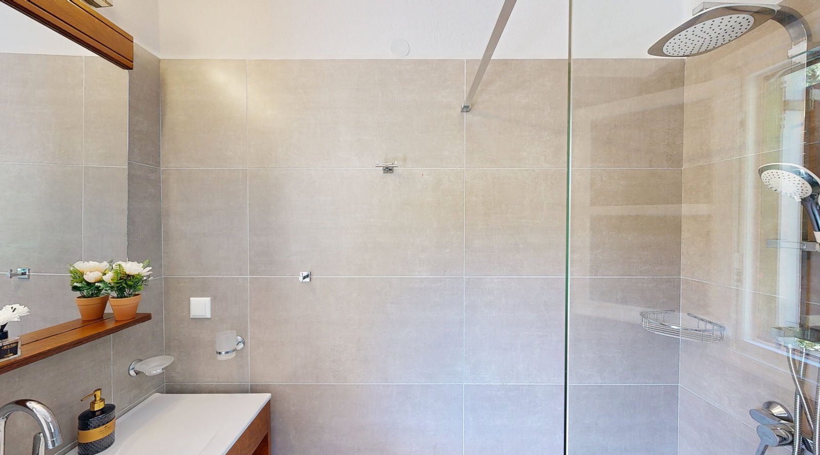 andrikos-studios-paxos-bathroom-02