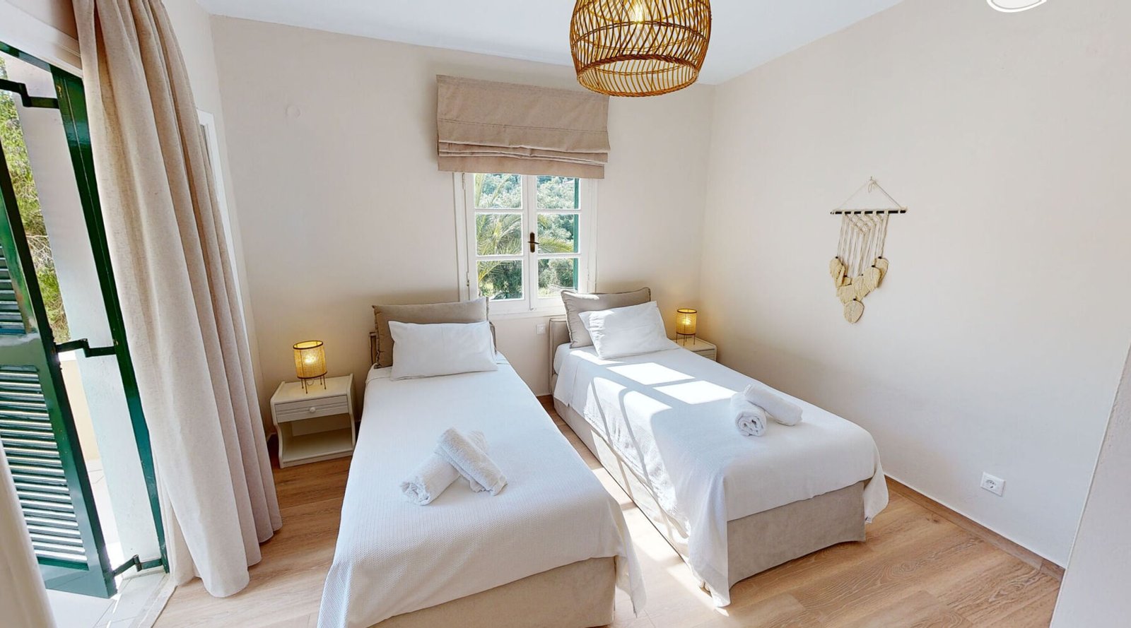 img-crm-6ef80bb237adf4b6f77d0700e1255907-20240516-122910-andrikos-studios-15-1800-1500